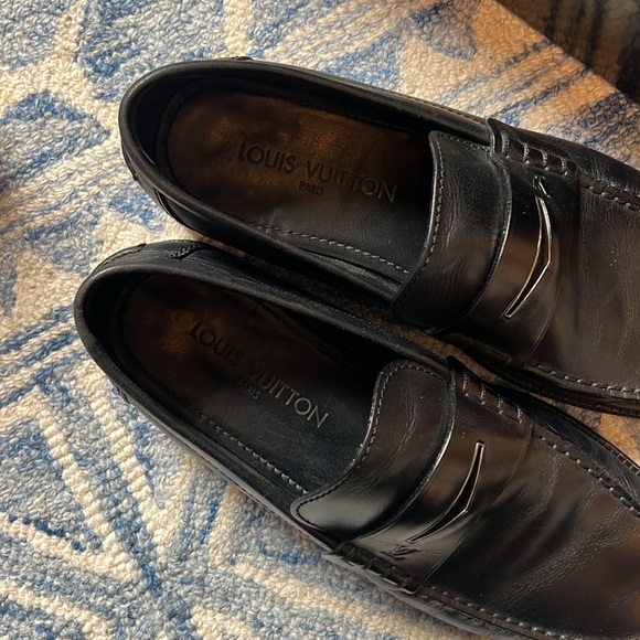 Louis Vuitton - Picture 3 of 9